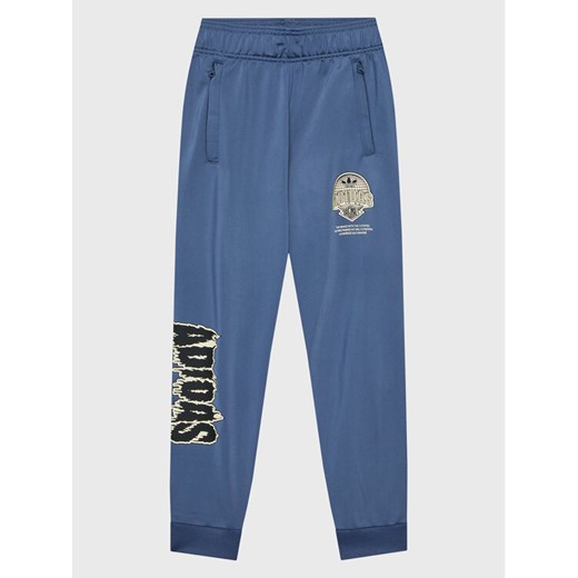 adidas Spodnie dresowe Graphic Track HK2831 Niebieski Regular Fit ze sklepu MODIVO w kategorii Spodnie chłopięce - zdjęcie 182678941