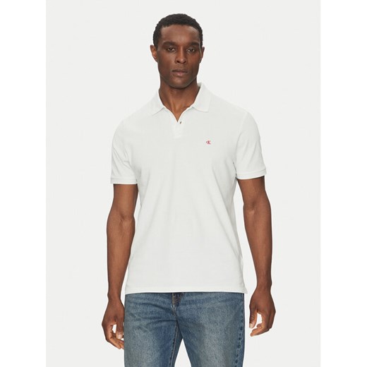 Calvin Klein Jeans Polo LV040EM269 Biały Regular Fit ze sklepu MODIVO w kategorii T-shirty męskie - zdjęcie 182679063