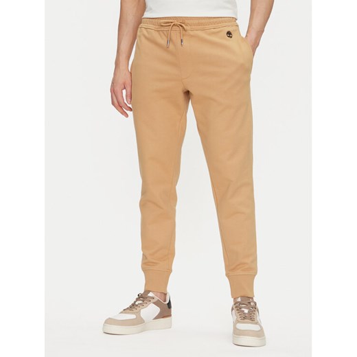 Timberland Spodnie dresowe TB0A5V5Q Beżowy Regular Fit ze sklepu MODIVO w kategorii Spodnie męskie - zdjęcie 182679373