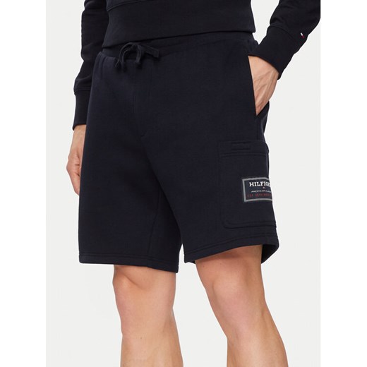 Tommy Hilfiger Szorty sportowe Flag Logo Badge MW0MW36145 Granatowy Regular Fit ze sklepu MODIVO w kategorii Spodenki męskie - zdjęcie 182680552
