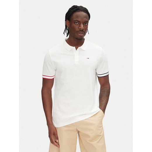 Tommy Jeans Polo Flag Cuff DM0DM21306 Écru Slim Fit ze sklepu MODIVO w kategorii T-shirty męskie - zdjęcie 182680752