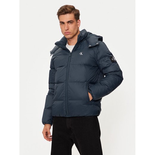 Calvin Klein Jeans Kurtka puchowa Essentials J30J325946 Granatowy Regular Fit ze sklepu MODIVO w kategorii Kurtki męskie - zdjęcie 182680980