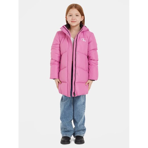 Calvin Klein Jeans Kurtka zimowa IG0IG02059 Różowy Regular Fit ze sklepu MODIVO w kategorii Kurtki dziewczęce - zdjęcie 182681003