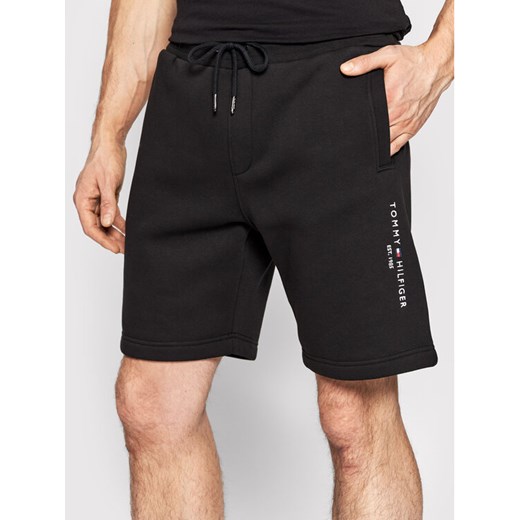 Tommy Hilfiger Szorty sportowe Logo MW0MW22198 Czarny Regular Fit ze sklepu MODIVO w kategorii Spodenki męskie - zdjęcie 182681004