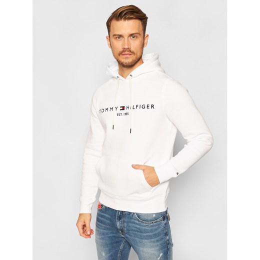 Tommy Hilfiger Bluza Logo MW0MW11599 Biały Regular Fit ze sklepu MODIVO w kategorii Bluzy męskie - zdjęcie 182681923