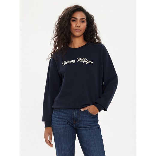Tommy Hilfiger Bluza Modern Script WW0WW42615 Granatowy Regular Fit ze sklepu MODIVO w kategorii Bluzy damskie - zdjęcie 182682261