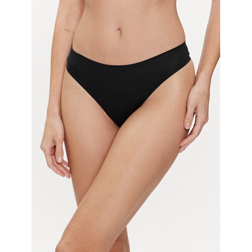 Chantelle Stringi Soft Stretch C11GG0 Czarny ze sklepu MODIVO w kategorii Majtki damskie - zdjęcie 182682564