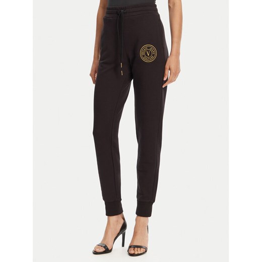 Versace Jeans Couture Spodnie dresowe 78HAAT00 Czarny Regular Fit ze sklepu MODIVO w kategorii Spodnie damskie - zdjęcie 182682620