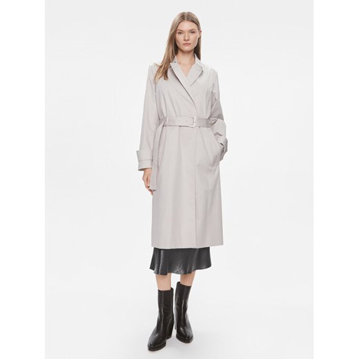 Calvin Klein Trencz Essential K20K206320 Szary Regular Fit ze sklepu MODIVO w kategorii Płaszcze damskie - zdjęcie 182682640