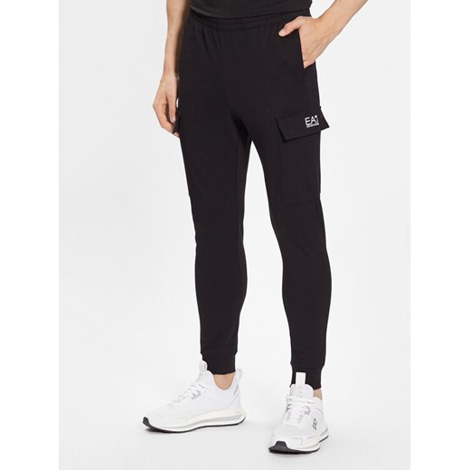 EA7 Emporio Armani Spodnie dresowe 8NPP59 PJ05Z 1200 Czarny Regular Fit ze sklepu MODIVO w kategorii Spodnie męskie - zdjęcie 182682800
