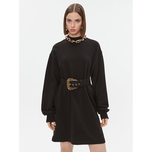 Versace Jeans Couture Sukienka dzianinowa 75HAO971 Czarny Relaxed Fit ze sklepu MODIVO w kategorii Sukienki - zdjęcie 182683931