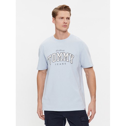 Tommy Jeans T-Shirt Varsity DM0DM18287 Błękitny Regular Fit ze sklepu MODIVO w kategorii T-shirty męskie - zdjęcie 182683944