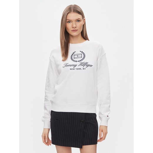 Tommy Hilfiger Bluza Flag Script WW0WW41758 Biały Regular Fit ze sklepu MODIVO w kategorii Bluzy damskie - zdjęcie 182684261