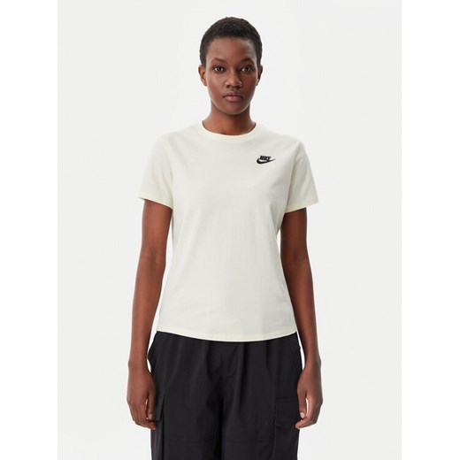 Nike T-Shirt DX7902 Żółty Regular Fit ze sklepu MODIVO w kategorii Bluzki damskie - zdjęcie 182684330