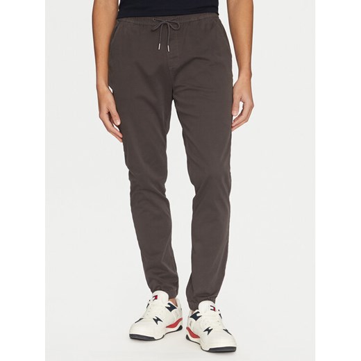 Tommy Jeans Joggery Austin DM0DM20283 Szary Slim Fit ze sklepu MODIVO w kategorii Spodnie męskie - zdjęcie 182684451