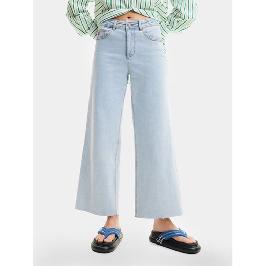 Desigual Jeansy Denver 24SWDD12 Błękitny Cropped Fit ze sklepu MODIVO w kategorii Jeansy damskie - zdjęcie 182684941