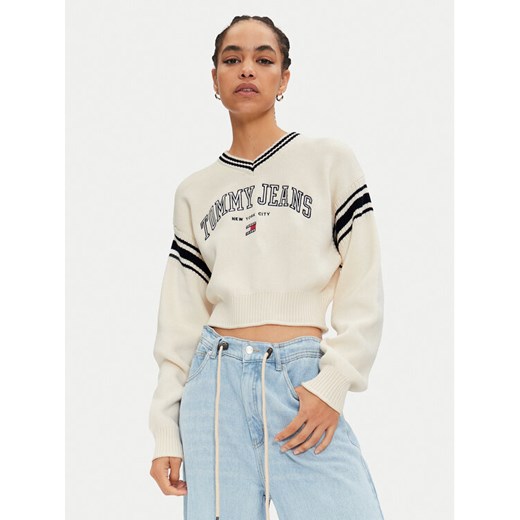 Tommy Jeans Sweter Varsity DW0DW18692 Écru Regular Fit ze sklepu MODIVO w kategorii Swetry damskie - zdjęcie 182685142