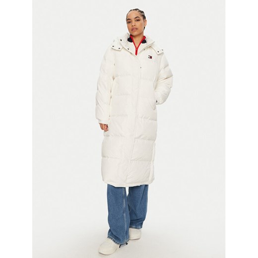 Tommy Jeans Kurtka puchowa Alaska DW0DW18860 Biały Regular Fit ze sklepu MODIVO w kategorii Kurtki damskie - zdjęcie 182686263