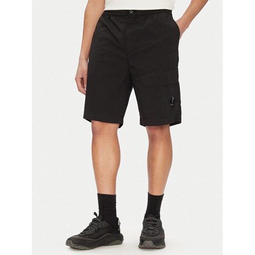 C.P. Company Szorty materiałowe 18CMBE172A006439G Czarny Relaxed Fit ze sklepu MODIVO w kategorii Spodenki męskie - zdjęcie 182686274