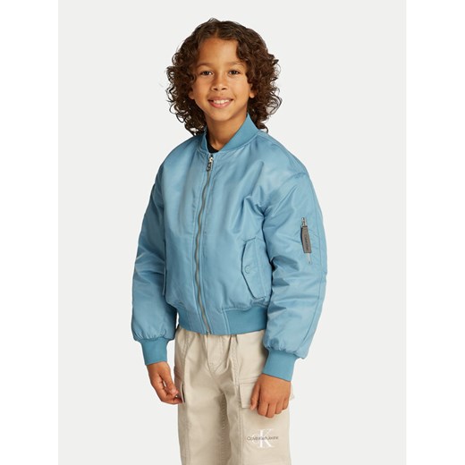 Calvin Klein Jeans Kurtka bomber IB0IB02254 Niebieski Regular Fit ze sklepu MODIVO w kategorii Kurtki chłopięce - zdjęcie 182686653