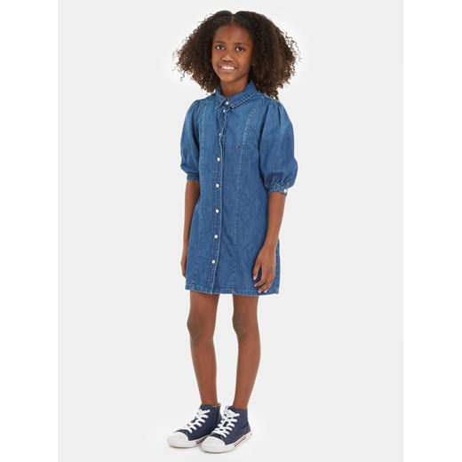 Tommy Hilfiger Sukienka jeansowa KG0KG07562 Niebieski Regular Fit ze sklepu MODIVO w kategorii Sukienki dziewczęce - zdjęcie 182686840