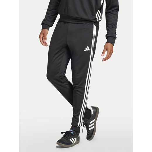 adidas Spodnie dresowe Tiro 25 Essentials Sweat JC5464 Czarny Regular Fit ze sklepu MODIVO w kategorii Spodnie męskie - zdjęcie 182687142