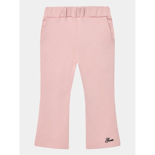 Guess Spodnie materiałowe K3BQ12 KAD74 Różowy Relaxed Fit ze sklepu MODIVO w kategorii Spodnie dziewczęce - zdjęcie 182687792