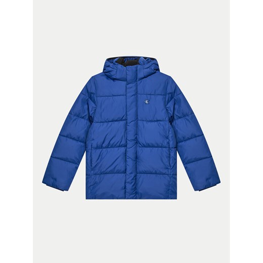 Calvin Klein Jeans Kurtka zimowa Essential IB0IB01276 Niebieski Regular Fit ze sklepu MODIVO w kategorii Kurtki chłopięce - zdjęcie 182687863