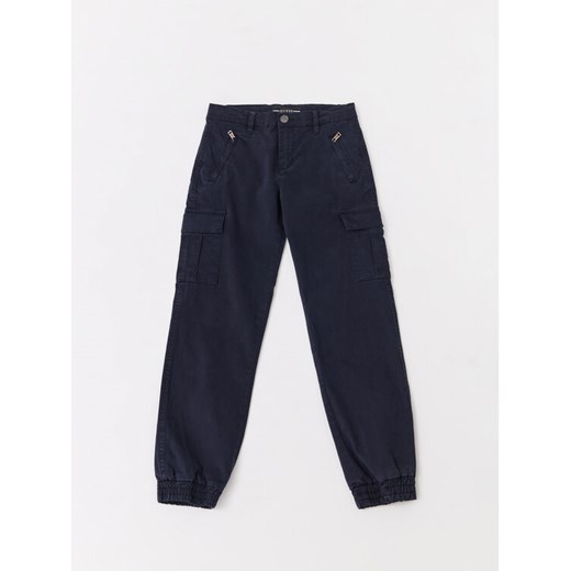 Guess Joggery L2RB09 WDD52 Granatowy Regular Fit ze sklepu MODIVO w kategorii Spodnie chłopięce - zdjęcie 182688374