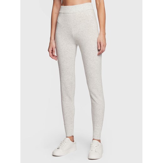 Gina Tricot Spodnie dzianinowe Melia 18114 Szary Slim Fit ze sklepu MODIVO w kategorii Spodnie damskie - zdjęcie 182689571