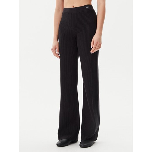 Calvin Klein Jeans Spodnie dzianinowe J20J225336 Czarny Slim Fit ze sklepu MODIVO w kategorii Spodnie damskie - zdjęcie 182689723