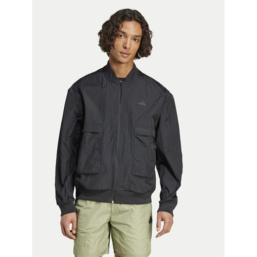 adidas Kurtka bomber City Escape IY1505 Czarny Loose Fit ze sklepu MODIVO w kategorii Kurtki męskie - zdjęcie 182690113