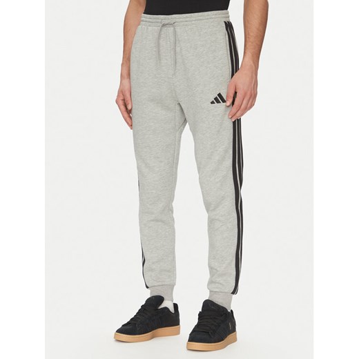 adidas Spodnie dresowe Essentials 3-Stripes JE6318 Szary Regular Fit ze sklepu MODIVO w kategorii Spodnie męskie - zdjęcie 182690710