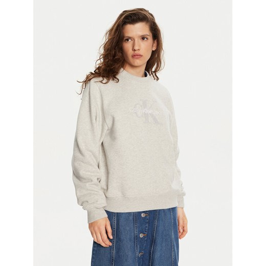 Calvin Klein Jeans Bluza Chenille J20J224652 Szary Regular Fit ze sklepu MODIVO w kategorii Bluzy damskie - zdjęcie 182691420