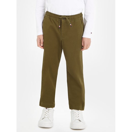 Tommy Hilfiger Spodnie materiałowe KB0KB08469 Zielony Regular Fit ze sklepu MODIVO w kategorii Spodnie chłopięce - zdjęcie 182691464
