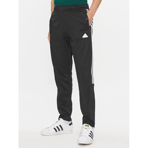 adidas Spodnie dresowe Tiro IP3778 Czarny Regular Fit ze sklepu MODIVO w kategorii Spodnie męskie - zdjęcie 182691534