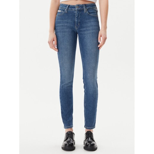 Calvin Klein Jeans Jeansy J20J225121 Granatowy Skinny Fit ze sklepu MODIVO w kategorii Jeansy damskie - zdjęcie 182691642