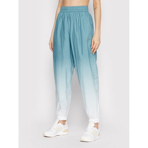 adidas Spodnie dresowe adicolor 3D Trefoil GN2850 Zielony Loose Fit ze sklepu MODIVO w kategorii Spodnie damskie - zdjęcie 182692480