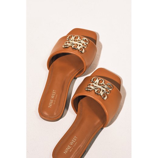 Nine West Klapki SMRL393663-02 Beżowy ze sklepu MODIVO w kategorii Klapki damskie - zdjęcie 182692783
