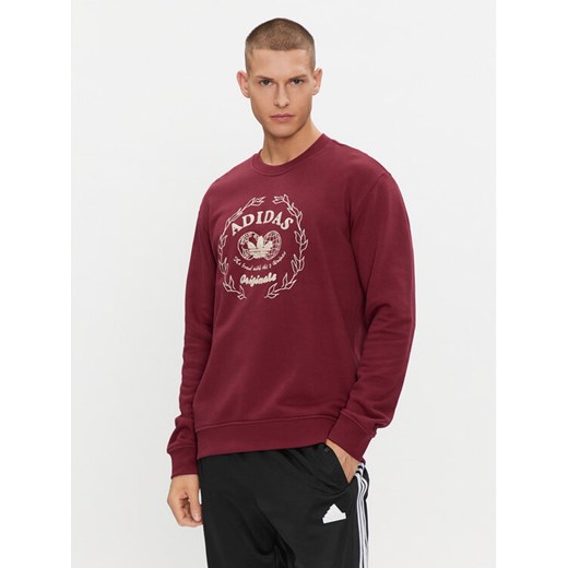 adidas Bluza Graphics Archive Crew Sweatshirt IC5770 Czerwony Regular Fit ze sklepu MODIVO w kategorii Bluzy męskie - zdjęcie 182693261
