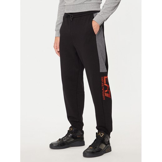 EA7 Emporio Armani Spodnie dresowe 6DPP56 PJVTZ 1200 Czarny Regular Fit ze sklepu MODIVO w kategorii Spodnie męskie - zdjęcie 182694312