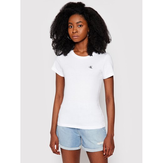 Calvin Klein Jeans T-Shirt J20J212883 Biały Slim Fit ze sklepu MODIVO w kategorii Bluzki damskie - zdjęcie 182694451