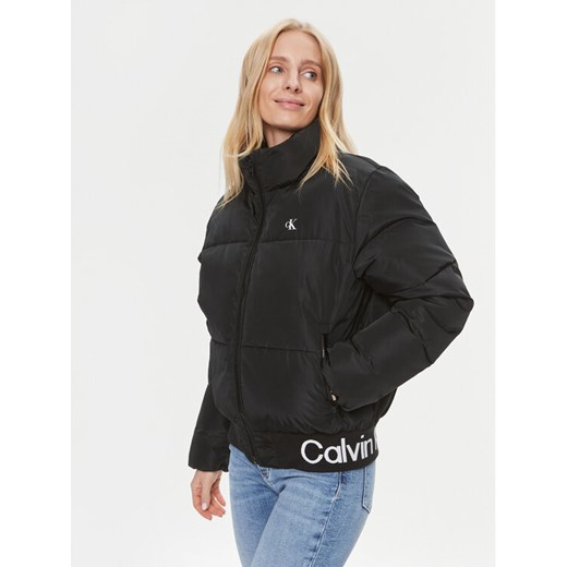 Calvin Klein Jeans Kurtka zimowa J20J222334 Czarny Relaxed Fit ze sklepu MODIVO w kategorii Kurtki damskie - zdjęcie 182694701