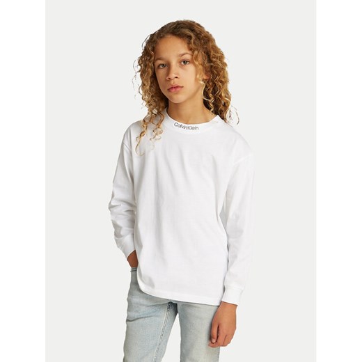 Calvin Klein Jeans Bluzka Embro IB0IB02354 Biały Regular Fit ze sklepu MODIVO w kategorii Bluzki dziewczęce - zdjęcie 182695163