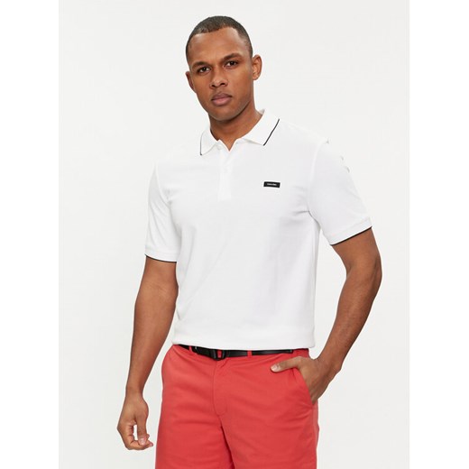 Calvin Klein Polo K10K112751 Biały Regular Fit ze sklepu MODIVO w kategorii T-shirty męskie - zdjęcie 182697644