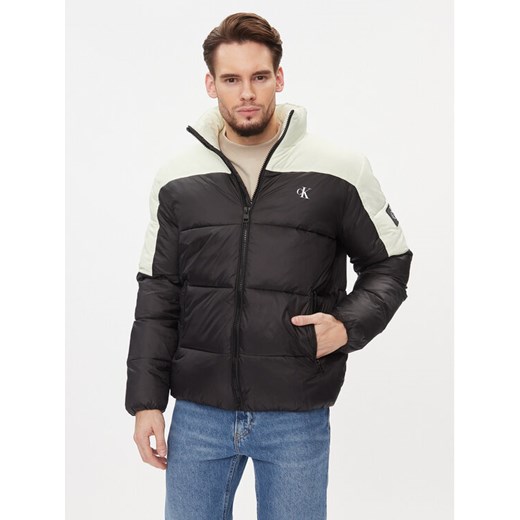 Calvin Klein Jeans Kurtka zimowa J30J323461 Czarny Regular Fit ze sklepu MODIVO w kategorii Kurtki męskie - zdjęcie 182697962