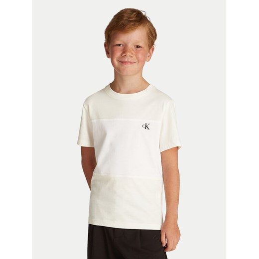 Calvin Klein Jeans Komplet 2 t-shirtów Color Block IB0IB02441 Kolorowy Regular Fit ze sklepu MODIVO w kategorii T-shirty chłopięce - zdjęcie 182698134