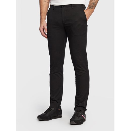 Tommy Hilfiger Chinosy Bleecker MW0MW26619 Czarny Slim Fit ze sklepu MODIVO w kategorii Spodnie męskie - zdjęcie 182699430
