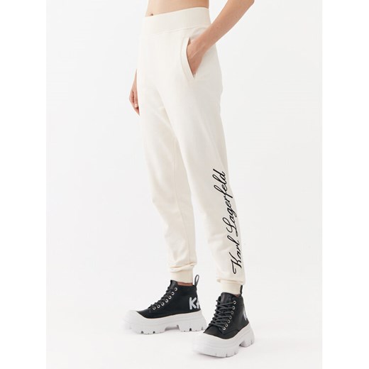 KARL LAGERFELD Spodnie dresowe 231W1050 Écru Regular Fit ze sklepu MODIVO w kategorii Spodnie damskie - zdjęcie 182699594