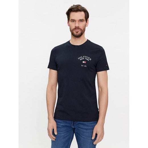 Tommy Hilfiger T-Shirt Arch Varsity MW0MW33689 Granatowy Regular Fit ze sklepu MODIVO w kategorii T-shirty męskie - zdjęcie 182699661